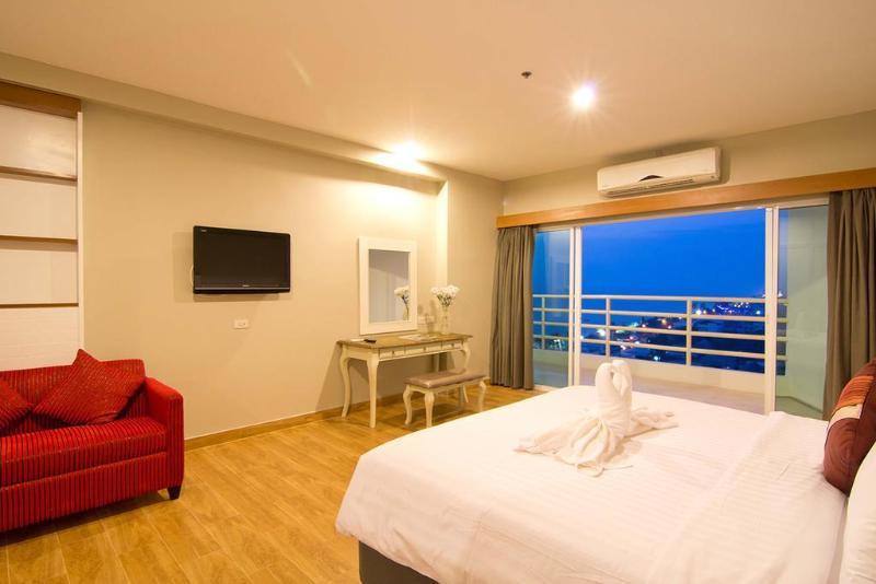 V8 Seaview Hotel Jomtien Beach Exterior photo