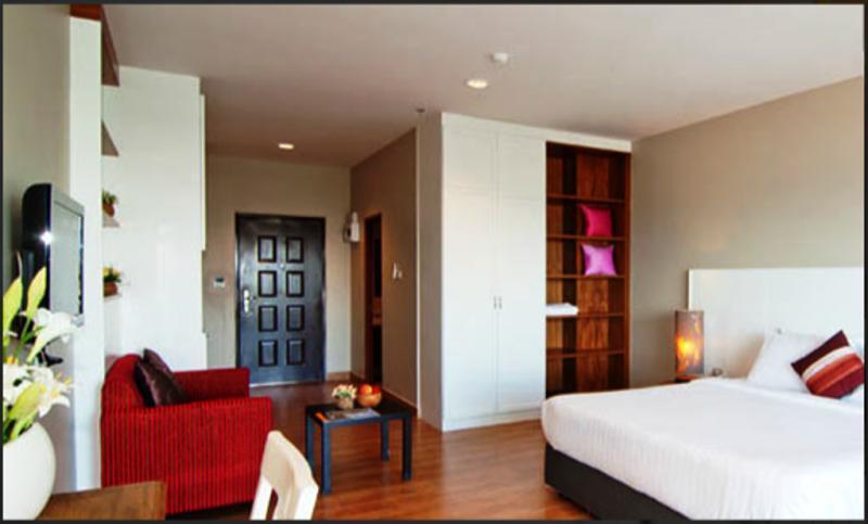 V8 Seaview Hotel Jomtien Beach Exterior photo