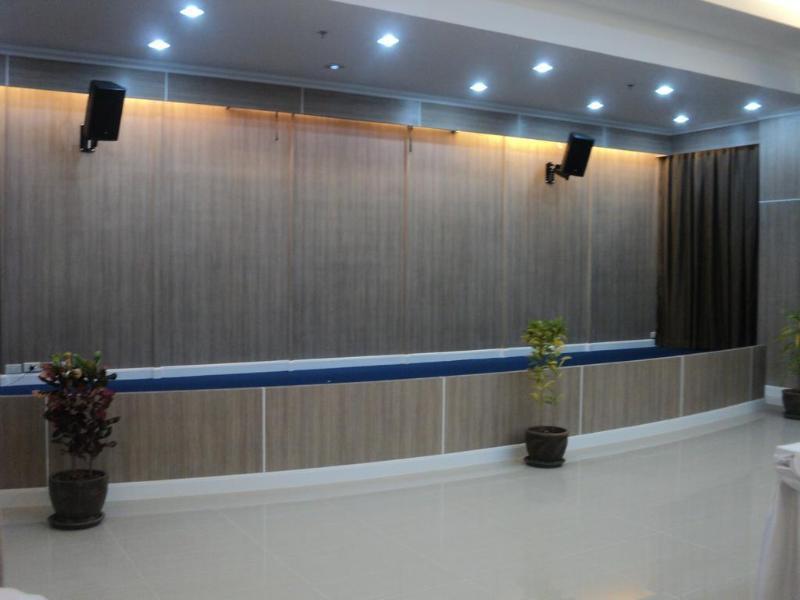 V8 Seaview Hotel Jomtien Beach Exterior photo