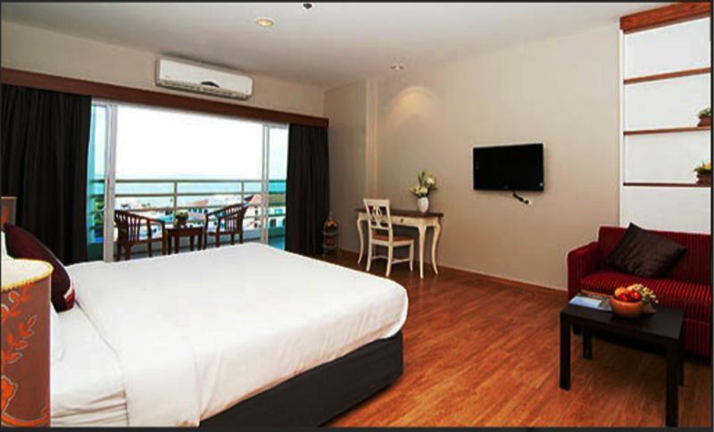 V8 Seaview Hotel Jomtien Beach Exterior photo