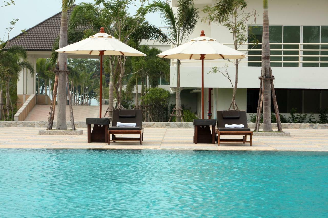 V8 Seaview Hotel Jomtien Beach Exterior photo